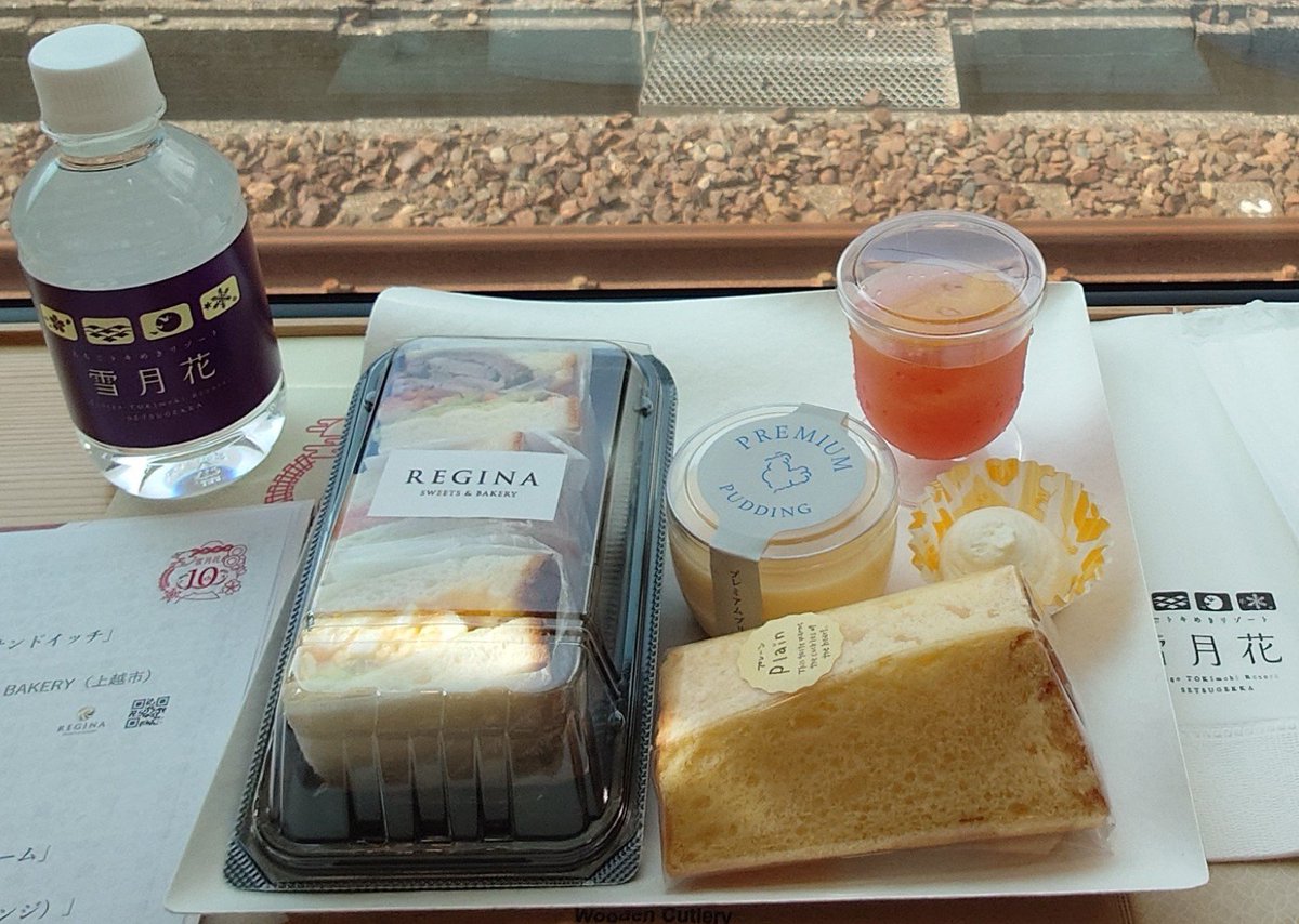 ekibenbuffet's tweet photo. えちごトキめき鉄道 えちごトキめきリゾート雪月花
サマーカフェ雪月花シリーズ
【雪月花10周年記念 Summer Special Cafe'】
 #車内限定メニュー
 #えちごトキめきリゾート雪月花
 #雪月花
 #えちごトキめき鉄道 https://t.co/hXYuYCLrPJ