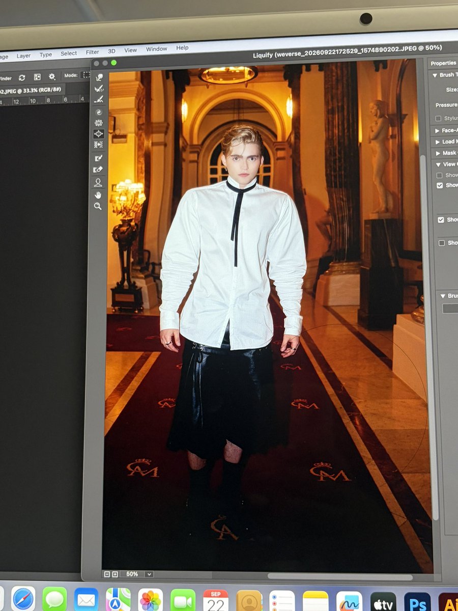 Justlovestbv's tweet photo. Ocupe a gabi para mi primera práctica de Photoshop 😭 
JAJAJAJAJA PERDÓNAME GABI NO LO VUELVO A HACER 
( se ponen peor mientras avanza ) https://t.co/07LT1bIIQC