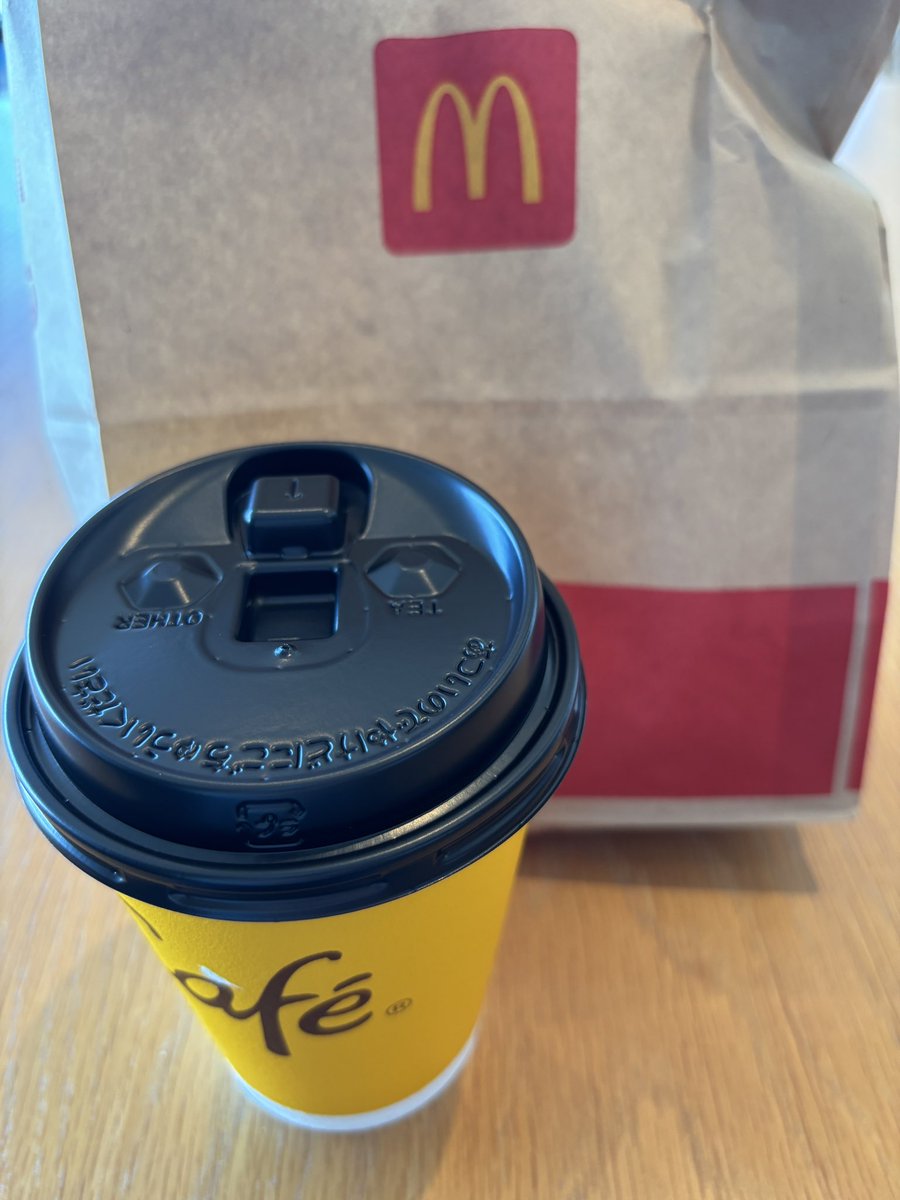 coseyakan's tweet photo. ほんとうにやる気がない日の朝に食べる朝マックは五臓六腑に沁み渡ると言われている
#やかんめし https://t.co/TKpVqf1E1t
