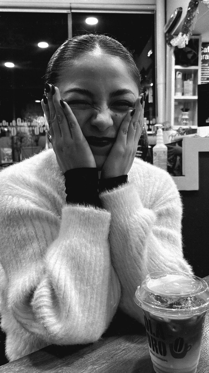 aallmitaaaa's tweet photo. 💋 https://t.co/0GrrgPO5of