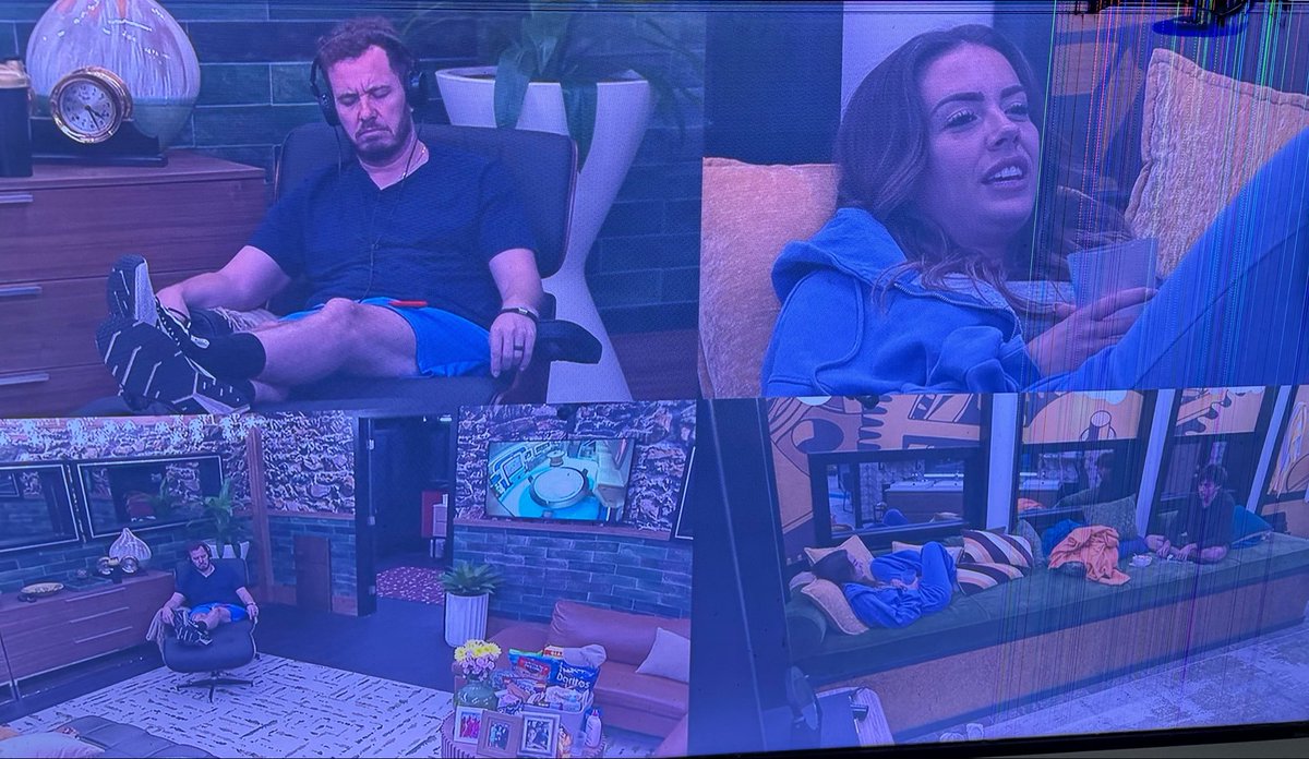 bbenjoyer1's tweet photo. Why Dee is rich from playing reality tv games and why Devens is not all summed up perfectly in one photo #bb28 https://t.co/n3exjosktk
