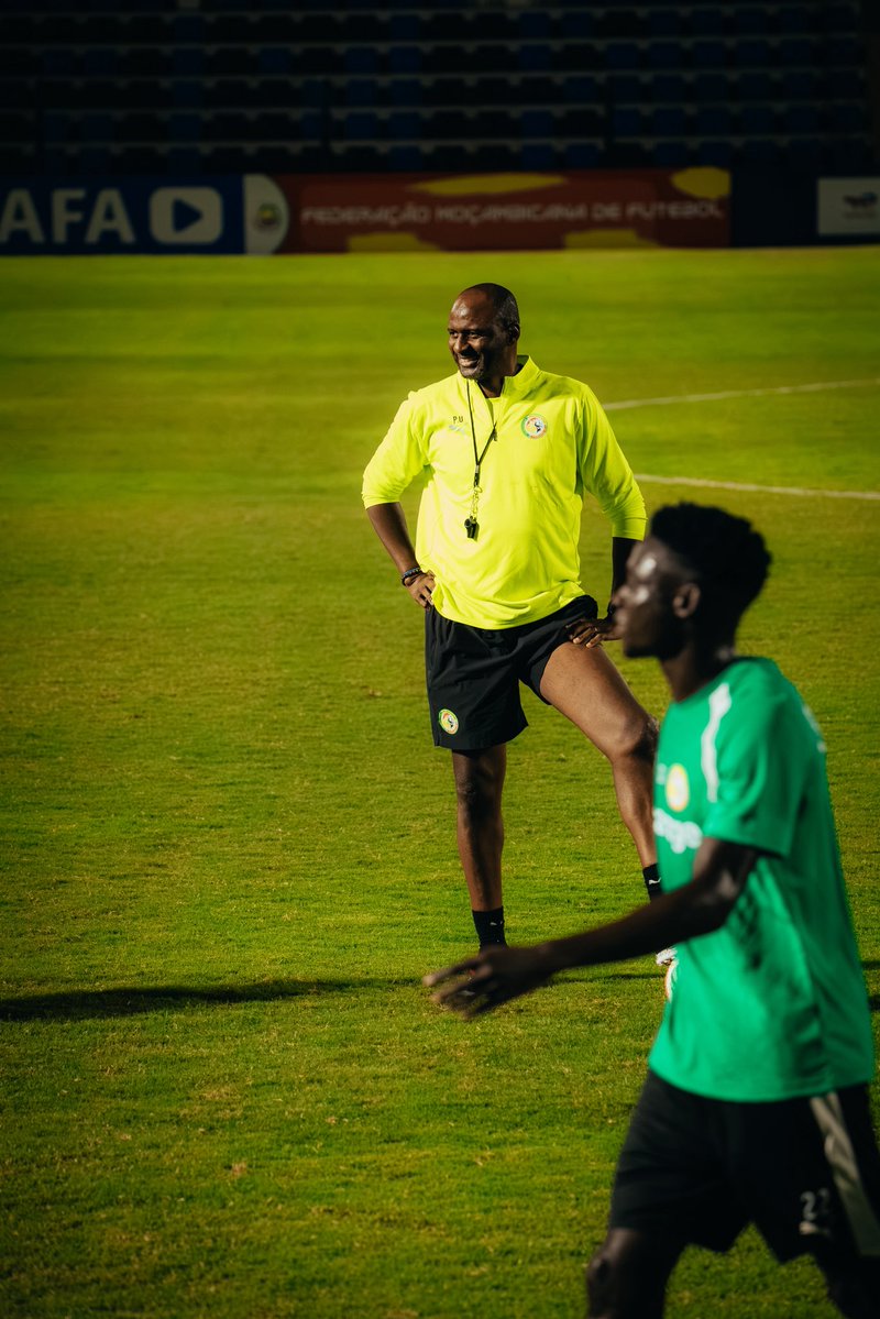 GaindeYi's tweet photo. Coach Patrick Vieira 📸🇸🇳 https://t.co/j0Qe24D4rn