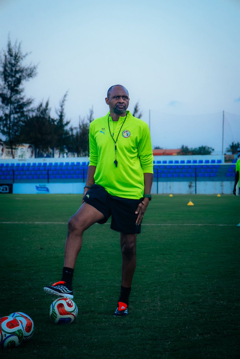 GaindeYi's tweet photo. Coach Patrick Vieira 📸🇸🇳 https://t.co/j0Qe24D4rn