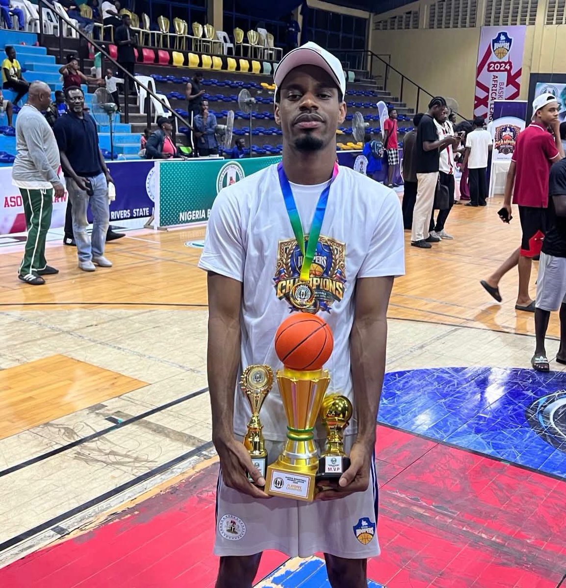 Afiemo_'s tweet photo. It was only a matter of time, before Abel Offia started lighting up the arena with the much needed 3's from the corner 🫴
Congratulations to the 2025/26 league mvp 🎩
#Nbpl2026
#finalfour https://t.co/J2D3hDnUbm