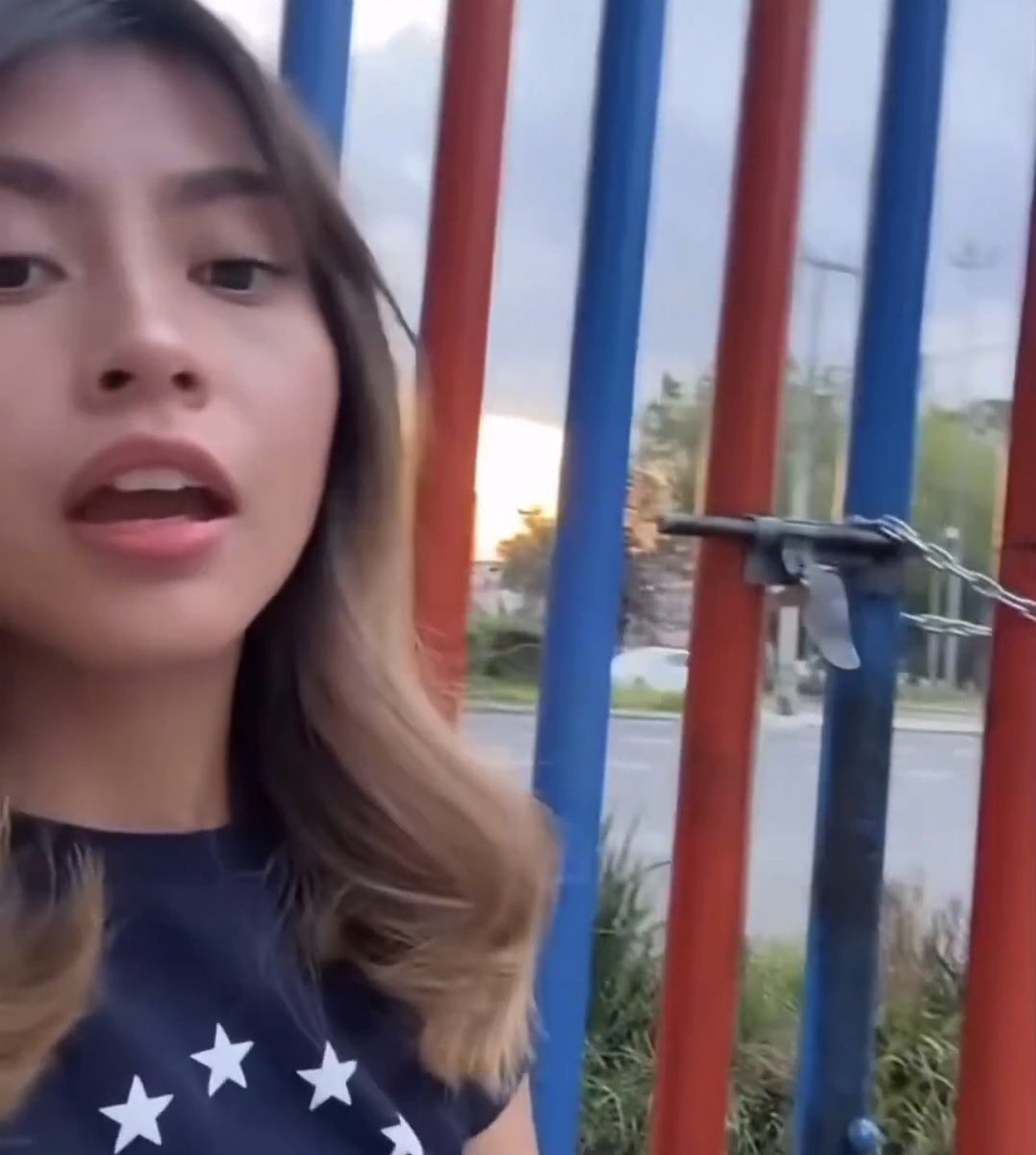 EIJefeDiego's tweet photo. Oye, @YamiletAle5851, para ser “una joven” interesada en los parques de la Alcaldía Cuauhtémoc… andas muy pegada a Morena.

¿Eres el nuevo intento de golpeadora barata en redes, después de Emiliano, Dunia y Cero Votos Ávila?

¿Al menos te dieron algo de dinero? https://t.co/CvTkioYcWu