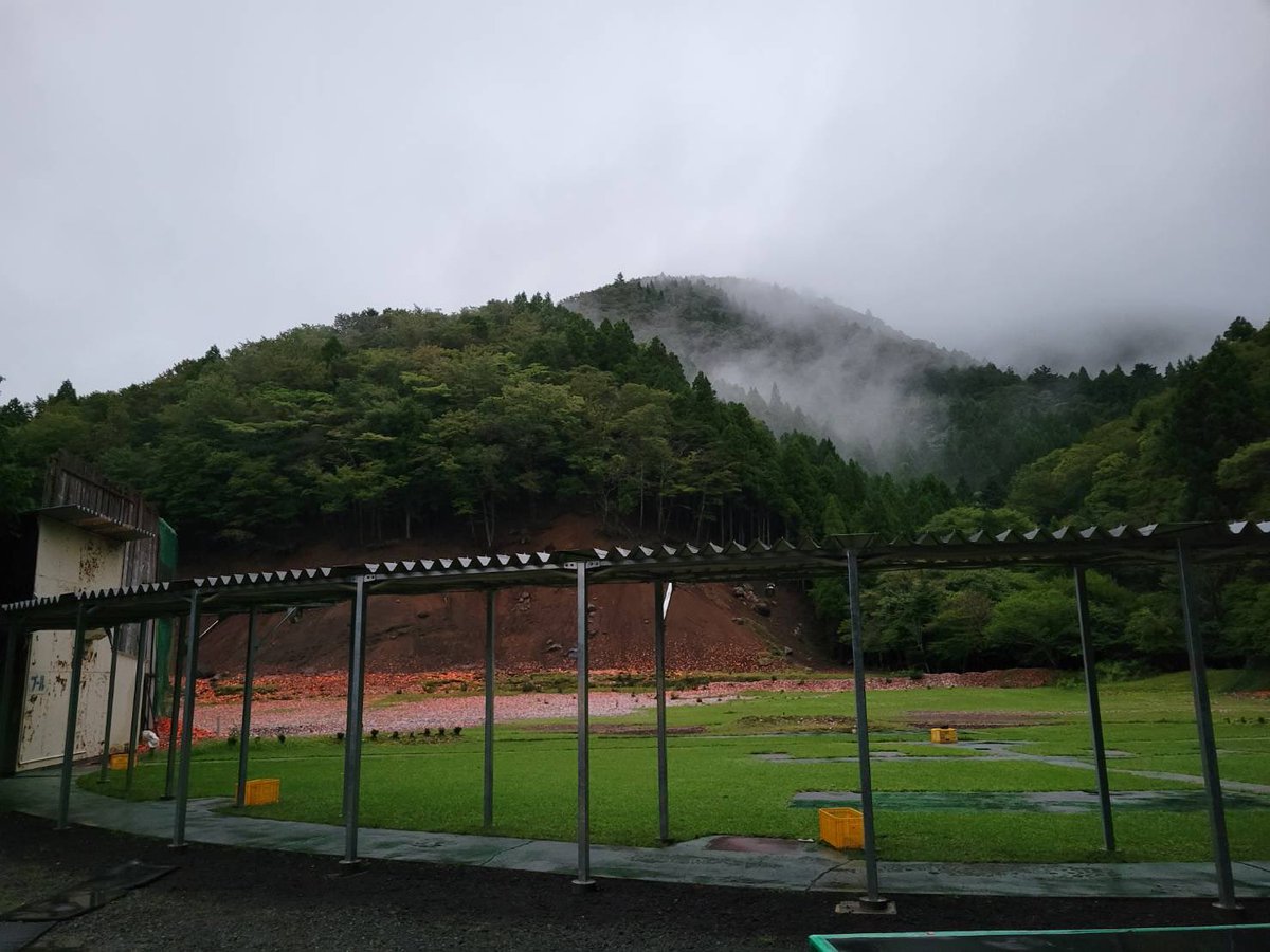 suyamashooting's tweet photo. おはようございます🌧️
9月23日（水）今朝の須山情報です。
天気　雨☔
気温　18℃
風　　微風
本日はA面、スキート面予約が入ってます。
本日は須山クレー射撃場主催小原誠さんレッスン会です。
ご来場予定のお客様は気をつけてお越し下さいませ。
皆様のご来場スタッフ一同心よりお待ちしてお https://t.co/6k8v0q9YMH