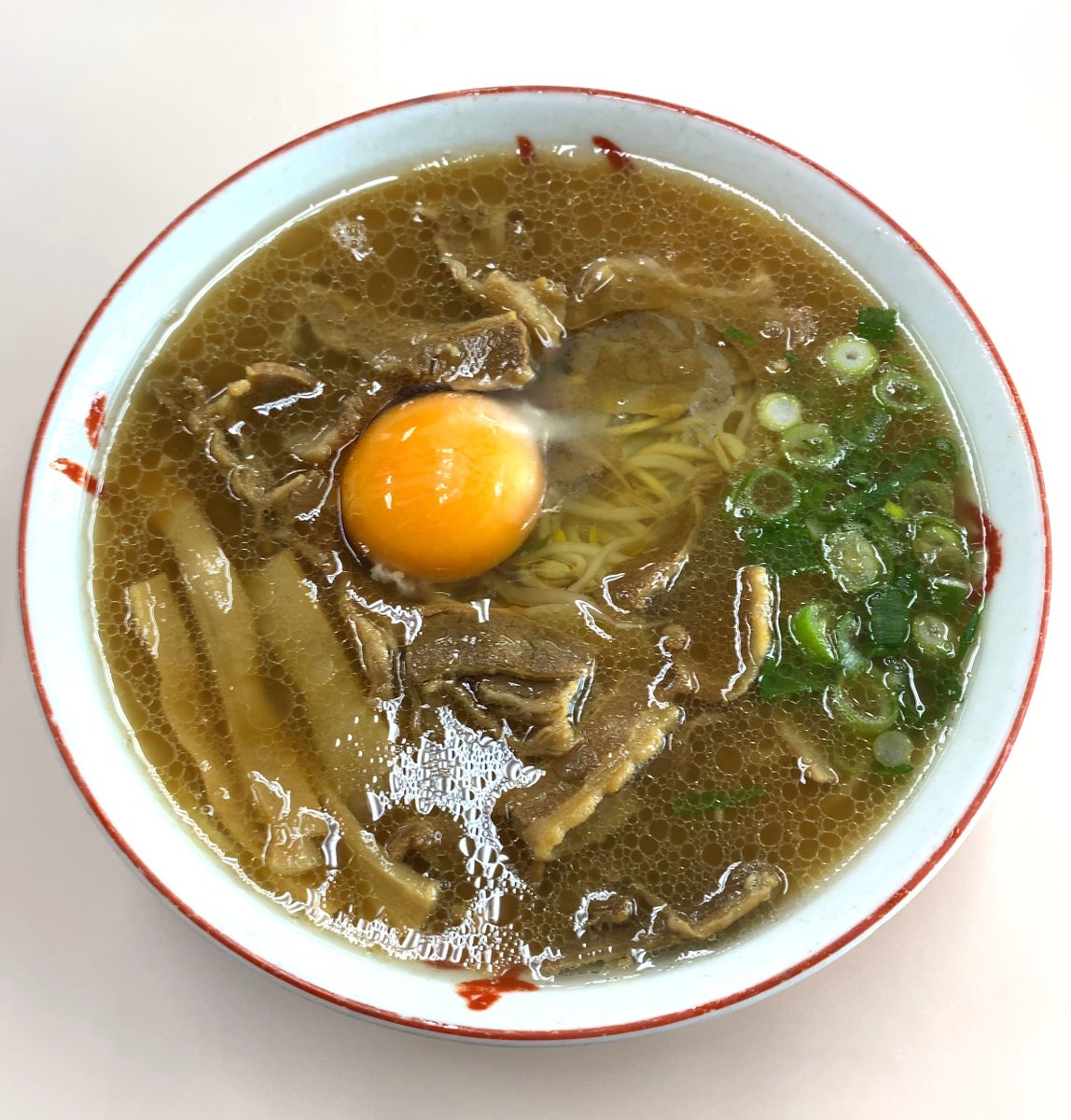 TOKUSHIMAX777's tweet photo. 【徳島県ラーメン大図鑑：No:005】
『いのたに 本店）』さんの中肉と生玉子とめし
徳島県徳島市西大工町4-25

何度食べても飽きない安定の美味しさ🍜
朝の10時30分から空いてるのも
嬉しいね✨

#いのたに本店
#徳島グルメ
#トクシマックス
#豚骨醤油ラーメン
#徳島県ラーメン https://t.co/QvkodUGmxN