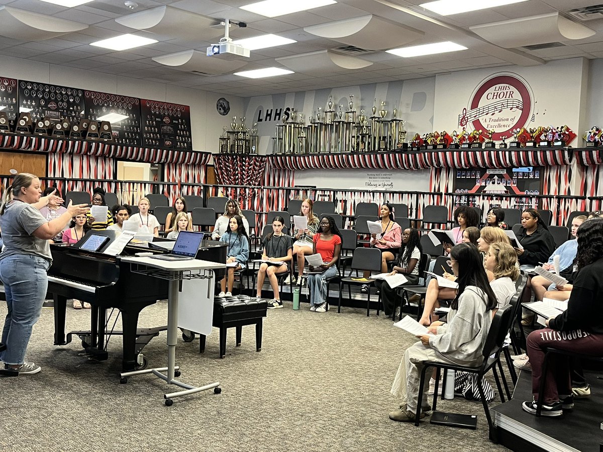 LHHSWildcats's tweet photo. There’s something powerful about the Fine Arts. They shape how we feel, connect, and express ourselves &amp; somehow, music &amp; dance finds its way into so many of life’s most meaningful moments. Love that our students have opportunities to experience that magic for themselves.🎶 https://t.co/foIYVMfxUu