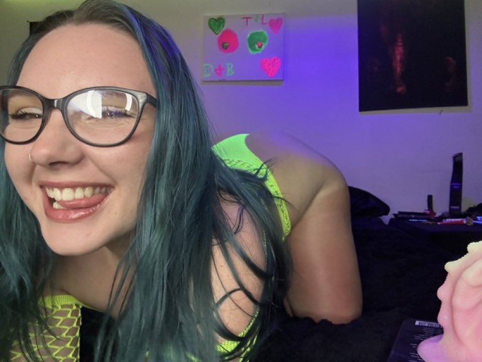 BaddieJamiee's tweet photo. Who needs a pawg to help drain their 🍆dm me for my menu having specials for my gooners tonite 🖤#BootyGoals #buyingcontent #nsfwtwtًً #onlyfans https://t.co/mHNJUjGTNq