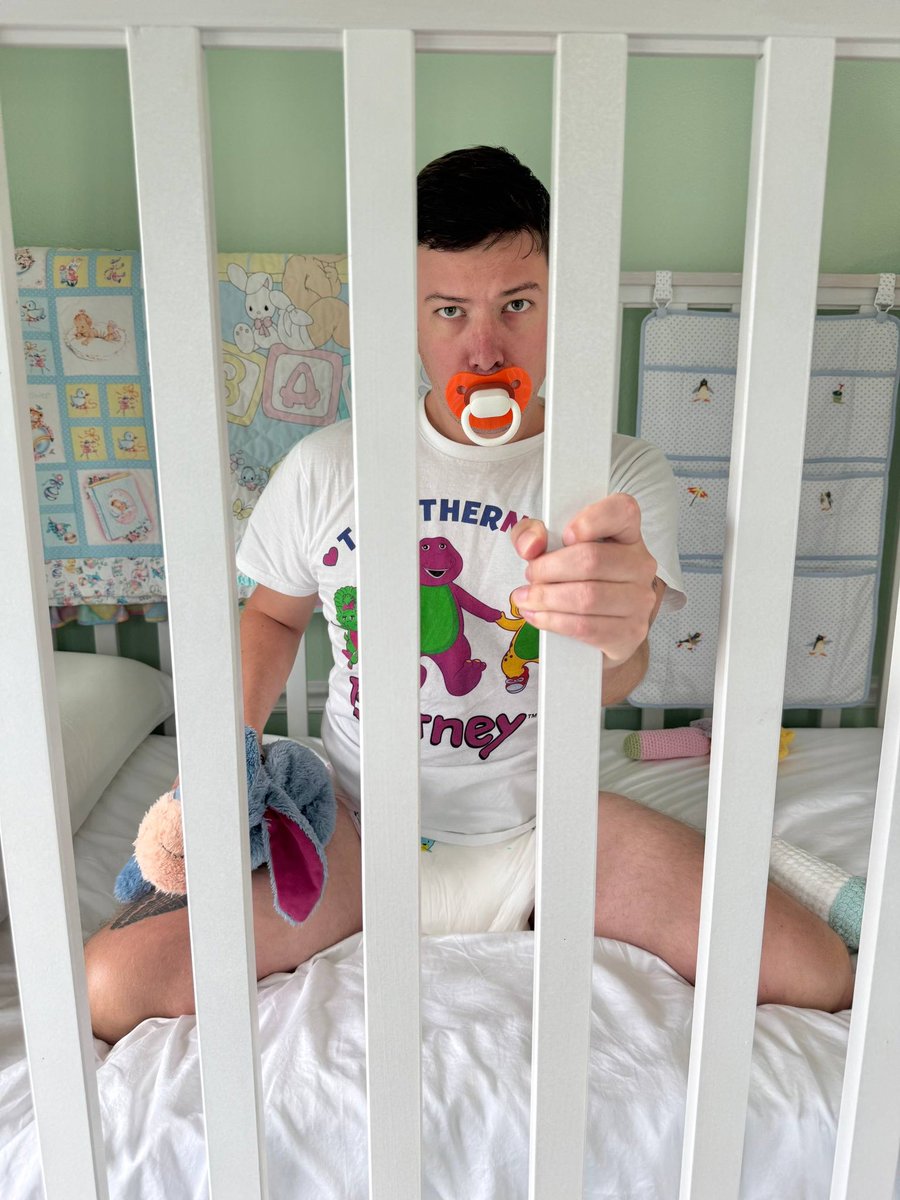 littlebabybren's tweet photo. Thanks so much for letting me play in your crib! Do you want to play a game after this?

What do you mean it’s naptime? I’m not even sleepy. Hey! 😡 Don’t put the rails up. How do I get out of here?? Don’t leave!! I wanna plaaaaaaayyyyy :( Not fair 😭

📸 @DiaperKing95 https://t.co/MLJ5uckqeZ