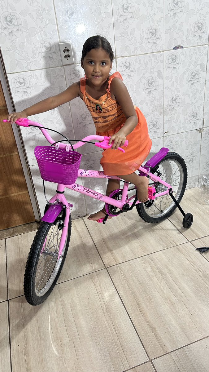 jttricolor9's tweet photo. A MULHER DA MINHA VIDA SAIU DE DENTRO DO MEU SACO , TE AMO MINHA PRINCESINHA DE PAPAI VOCÊ É A ÚNICA MULHER QUE TERÁ MEU AMOR ETERNAMENTE 🥹❤️

PRESENTINHO DE ANIVERSÁRIO PARA MINHA FILHA PROBLEMÁTICA PELO SEU 6 ANINHOS DE VIDA 🥳🎂🎁 https://t.co/1IU1PFRadi
