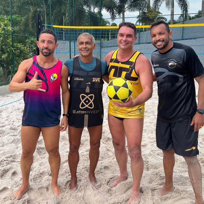 goonconserva's tweet photo. bate punheta pro teu presidente! olha esse homem todo suado, com o corpo perfeitamente desenhado, cara de macho alpha que honra o colosso que carrega no meio das pernas https://t.co/YYB6EiTrSz