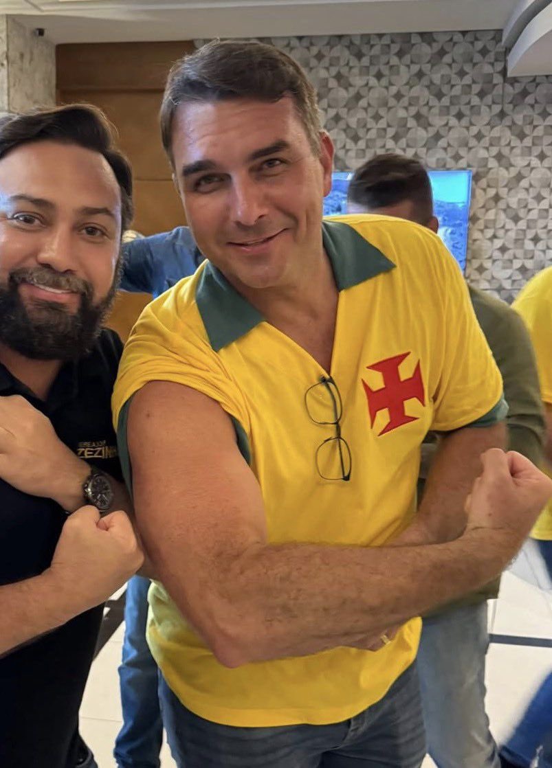 goonconserva's tweet photo. bate punheta pro teu presidente! olha esse homem todo suado, com o corpo perfeitamente desenhado, cara de macho alpha que honra o colosso que carrega no meio das pernas https://t.co/YYB6EiTrSz