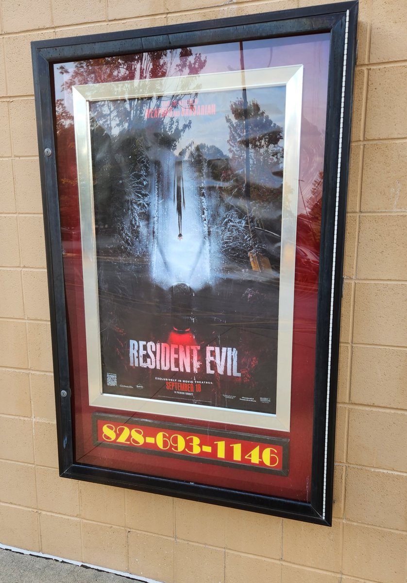 Kimberlyannasky's tweet photo. I have just seen the movie &amp; It was fantastic!!🔥🌟🔥
I did get dressed up for it before I went!👉👈
#ResidentEvil is a gory &amp; hilariously good time! Anyone who is a RE fan, I highly recommend! The easter eggs and references were a 10/10!🔥💖🔥
#VAKimberlySky #BlogUpDate #Movies https://t.co/ojhOMdx75R