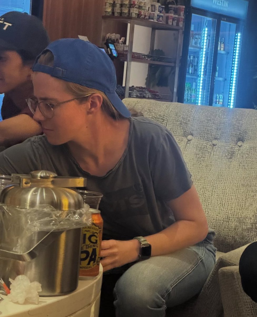 deardist's tweet photo. as a citizen of boyfdeardz nation i feel like it is my utmost duty and responsibility to remind everyone that this pic exists https://t.co/4Q1kAcgxbB