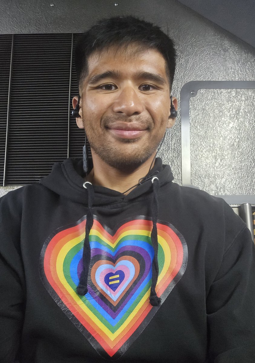 sirhapless's tweet photo. I rode L.A. Metro home after a fun night in WeHo.
Metro Line 105 ➡️ Metro Line 33
The Metro Line 105 filled with people between Holloway/LaCienega and LaCienega/Wilshire (Metro D Line).
My L.A. Metro Line 33 ride home was uneventful. Venice Blvd. just needs smoother streets. https://t.co/bUWm2nq0GT