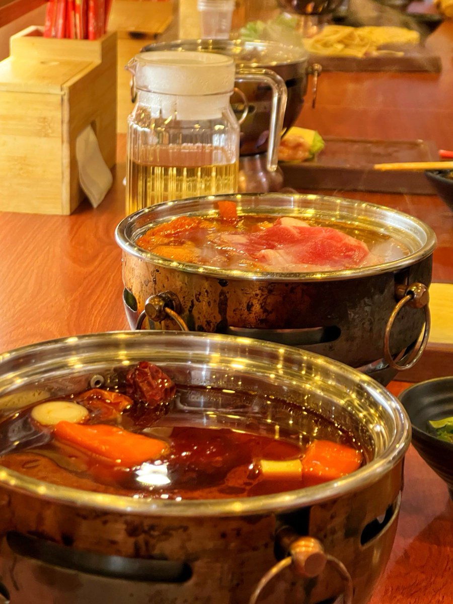 arvin_taslim's tweet photo. Late-night diner light: steaming miso soup, warm grilled fish, and the quiet hum of a pot simmering in the corner—perfect for winding down a long day. https://t.co/yGdrZqjtbV