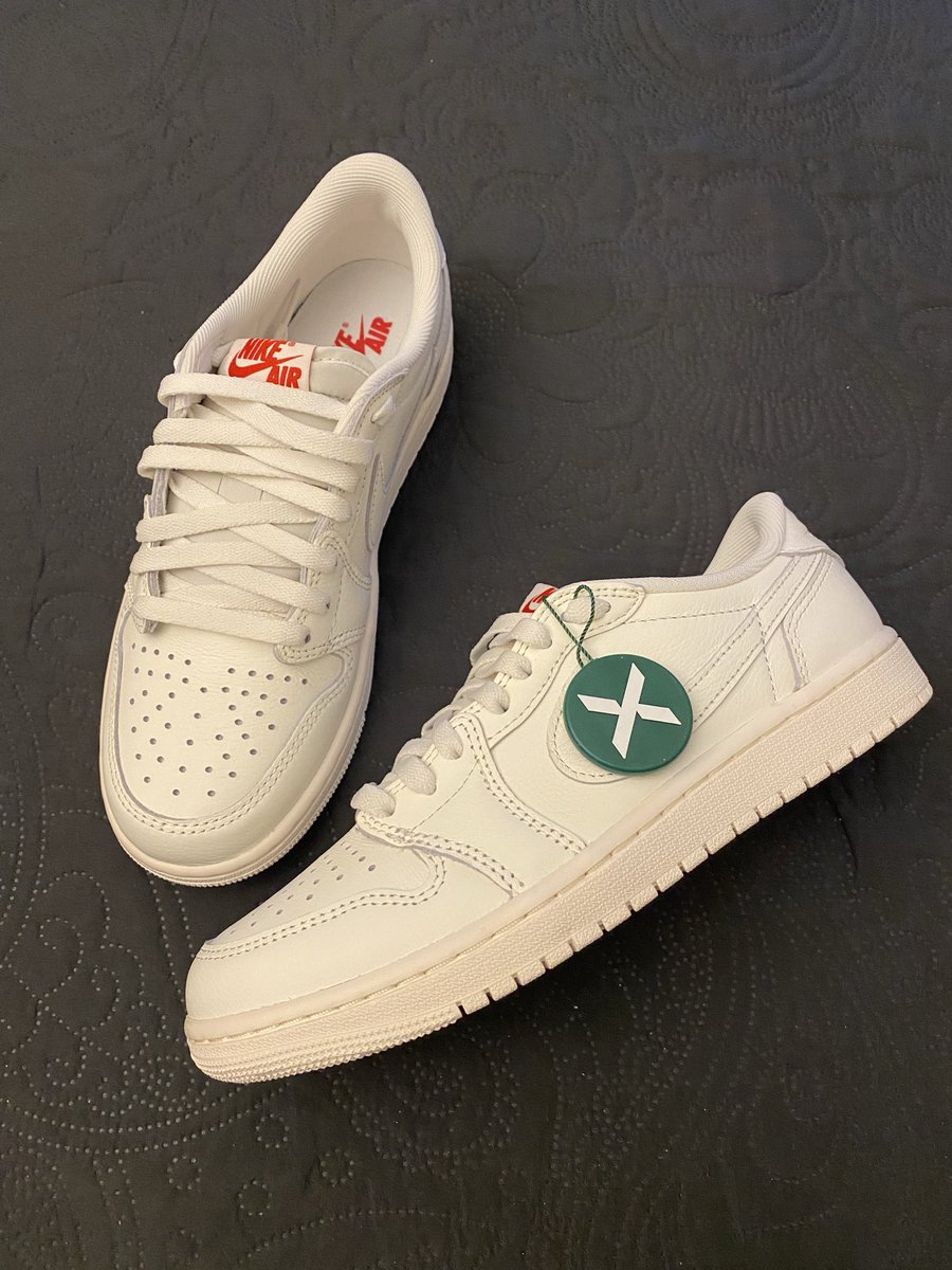LadyFamous05's tweet photo. Had to get these for an all white shoe. https://t.co/1xzdo7le23