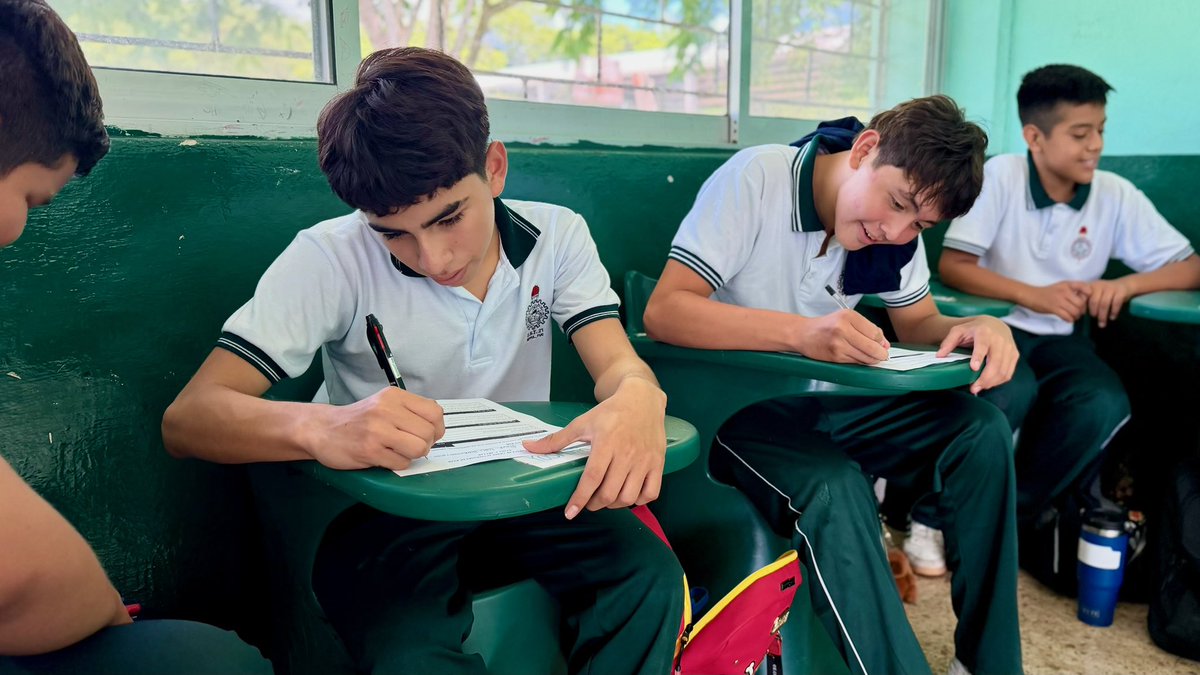 cepredey's tweet photo. En Motul, estudiantes de la Secundaria Técnica No. 21 “Agustín Franco Villanueva” iniciaron el Modelo KAAB “Panales Comunitarios”. 🐝

Durante seis semanas fortalecerán habilidades socioemocionales como la comunicación, el manejo de emociones y la toma de decisiones. https://t.co/UZGO3fSnEC
