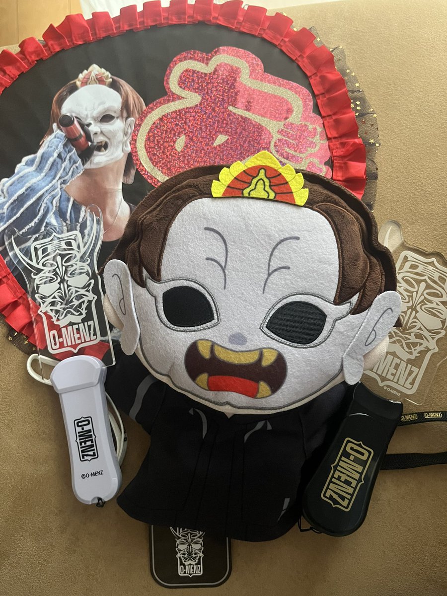 YUME_714511's tweet photo. そういえば、昨日2部開始前に色んな共犯者さんの凄いうちわや可愛いぬいちゃんたち見てたら、私達もカメラさんに抜かれたね、あぎょたん❤️ https://t.co/agJhUgPegW