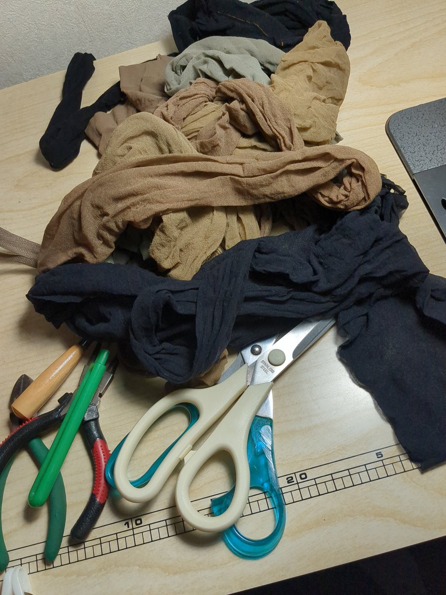 WhitesocksAya's tweet photo. #DIY　さて皆さま。
いらないストッキングの再利用といえば?

まっとうなのと、そうでないの、
2つは思いつくんだけど、、、 https://t.co/Pro4MVQ6jO