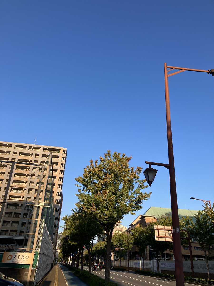 Tafuta5026's tweet photo. シルバーウィーク最終日。
今日も大濠公園ウォーキング。
まぁ今度は毎週日曜朝くらいしか歩かないとは思うが。
福岡では秋分の日の日の出が6時くらいということですね。 https://t.co/mKuQUDWM6d