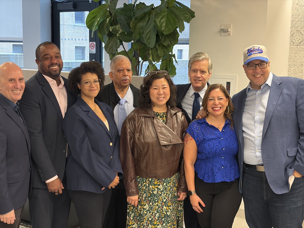 Grace4NY's tweet photo. Labor history is being made. Almost 70k NY caregivers have filed for an election to join @1199SEIU, organizing for one of the largest union elections in U.S. history.

Care is work, and it's time we value it that way. #CareisWork. https://t.co/Gx5GXZ4Prs