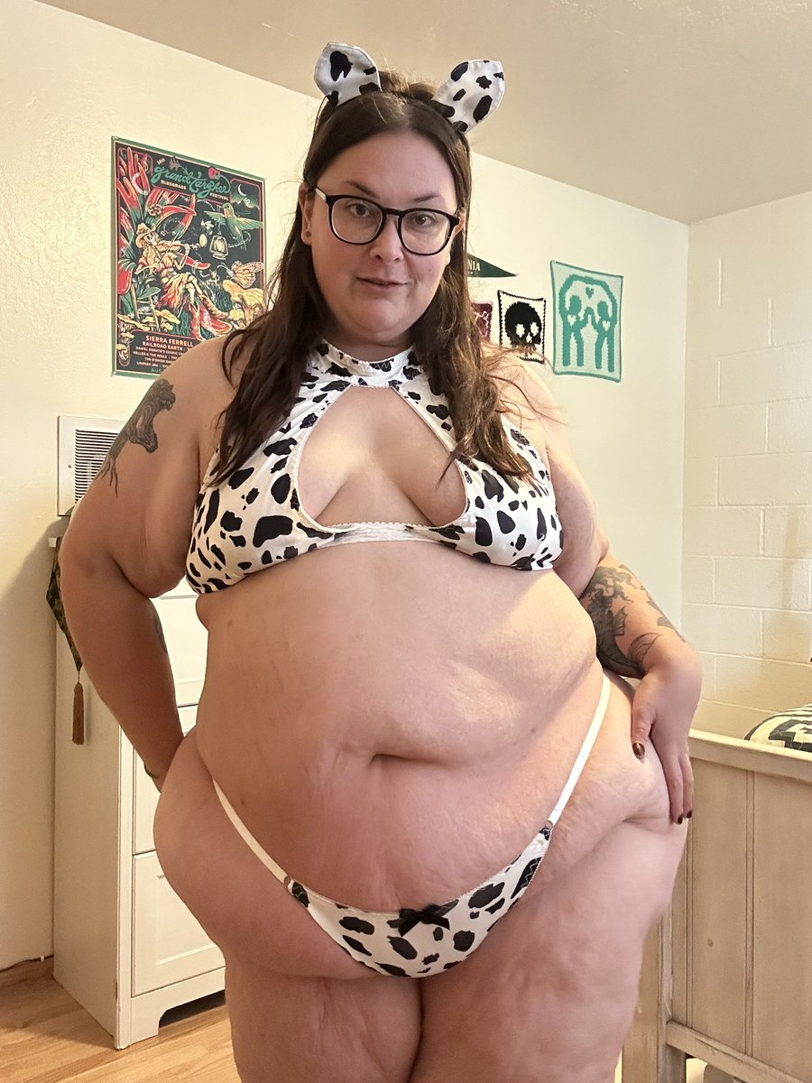 cutefupa's tweet photo. Can I show you my udders? https://t.co/uohjMZ9JY3
