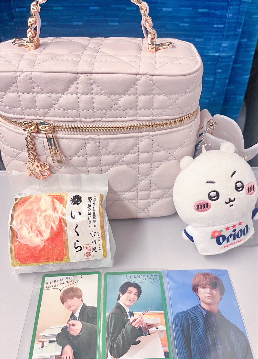 N43198521's tweet photo. 広島楽しみ⸜♡⸝
とりあえずいくらのおにぎり
食べるからランチ中の2人と
一緒に食べようw(՞ ܸ. .ܸ՞)♡ https://t.co/MI6OpU1341