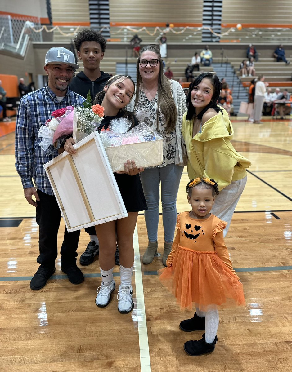 NorthropSports's tweet photo. Congratulations &amp; Thank You
Senior Volleyball Player
🏐🐻#1 Kaidence Sales🐻🏐 https://t.co/ojHG6N52cG