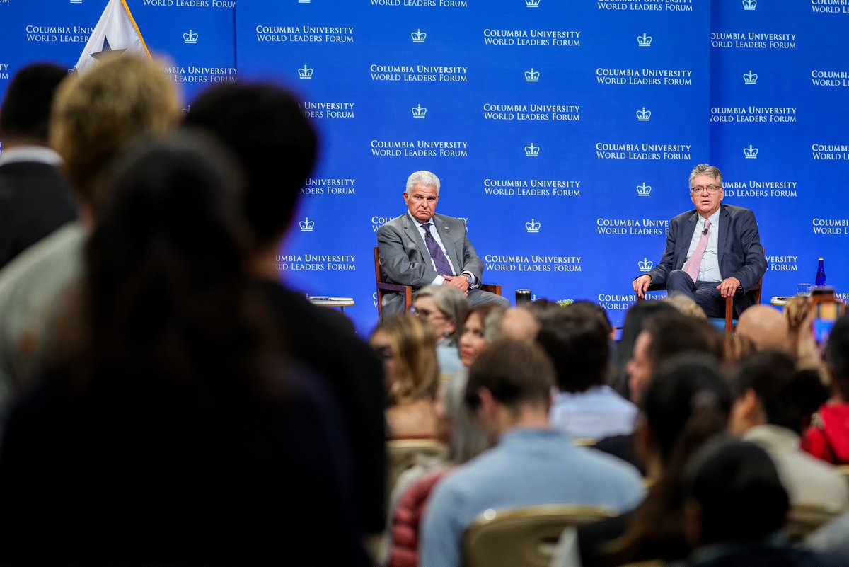 MauricioCard's tweet photo. En la Universidad de Columbia @ColumbiaSIPA, moderé una conversación con el presidente de Panamá, @JoseRaulMulino, sobre las perspectivas económicas de su país, el papel del Canal en el comercio internacional y los retos para sostener el crecimiento y mejorar la competitividad. 

Para Colombia y América Latina, esta reflexión resulta especialmente pertinente: atraer inversión, fortalecer la seguridad y mejorar la conectividad debe traducirse en mayor productividad, empleo y oportunidades para la población.