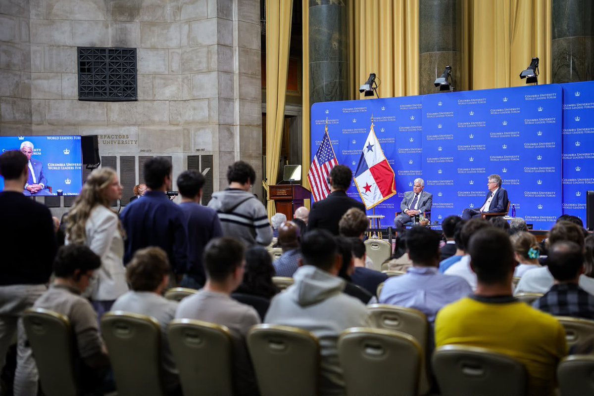 MauricioCard's tweet photo. En la Universidad de Columbia @ColumbiaSIPA, moderé una conversación con el presidente de Panamá, @JoseRaulMulino, sobre las perspectivas económicas de su país, el papel del Canal en el comercio internacional y los retos para sostener el crecimiento y mejorar la competitividad. 

Para Colombia y América Latina, esta reflexión resulta especialmente pertinente: atraer inversión, fortalecer la seguridad y mejorar la conectividad debe traducirse en mayor productividad, empleo y oportunidades para la población.