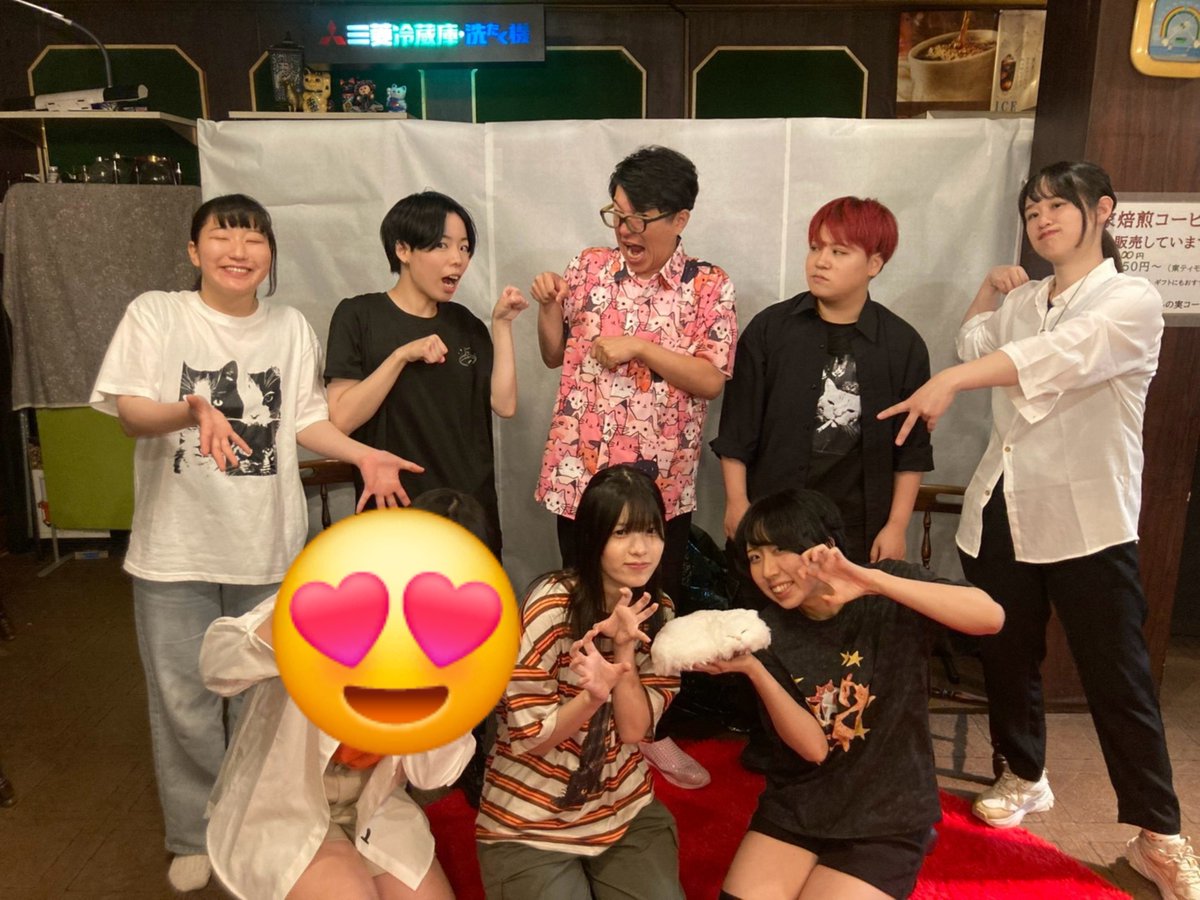 oeruka's tweet photo. 「猫が轢かれた日に笑う」 
公演終了致しました‼️

初の #GoooooToJ 、カフェ演劇で、慣れない部分が多々あったのですが、役者さんやスタッフさん・観に来てくださった皆様に支えられてここまで来れました。
本当にありがとうございました！

また皆様に会えますように……
 #路地裏の舞台にようこそ https://t.co/GgpklGvZcQ