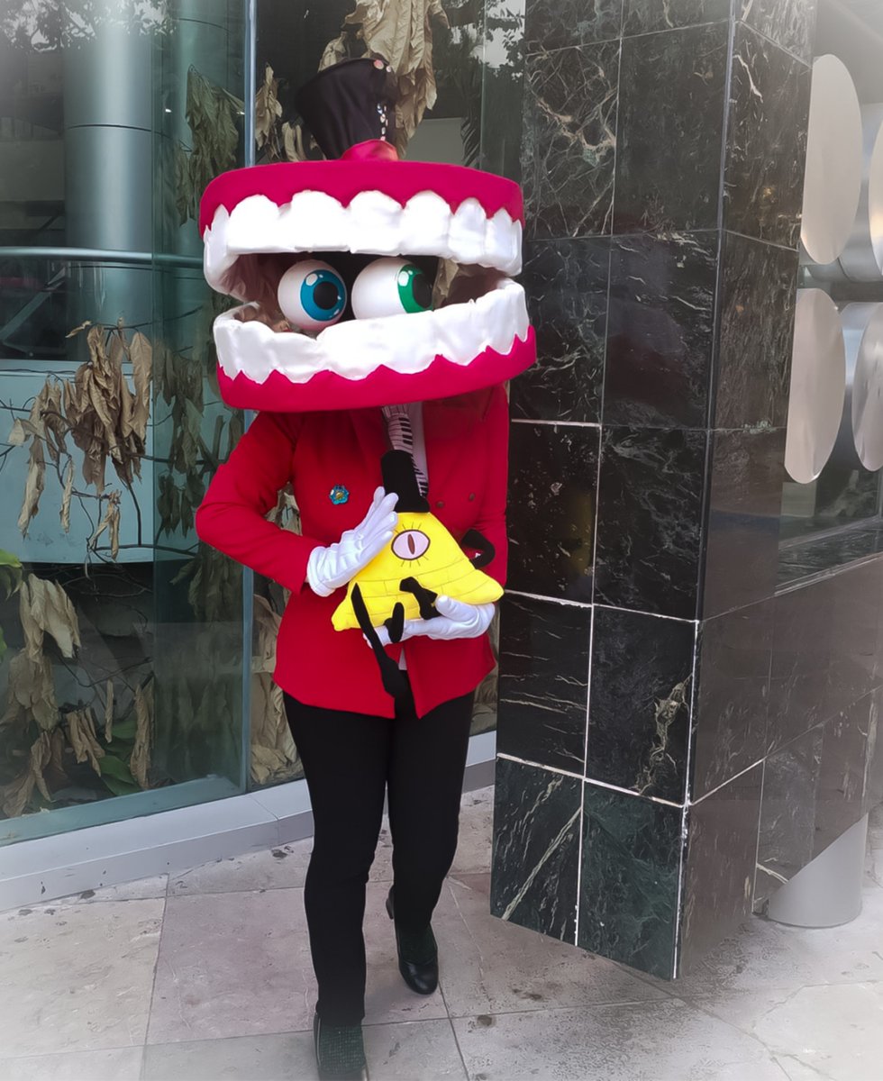 lucylessart's tweet photo. Habrán buenos cosplayers pero yo tengo fotos #Billcaine en frente del Sistema de Administración Tributaria (SAT) 😂😂
#TADC #Theamazingdigitalcircus #caine #billcipher #theraprism #gravityfalls #theraprismau #digitalpossession #illuminateeth #Yellowteeth #Nightmarecircus https://t.co/RDjm1eey3S
