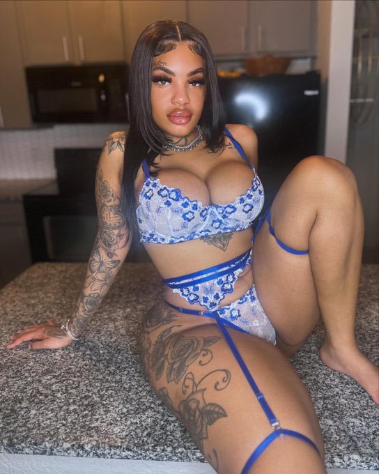 Queen_001234's tweet photo. dont stare too much 🤭
#Columbus #Akron #cleveland #cincinnati #toledo #Dayton #ohio https://t.co/a45n9B0Up7