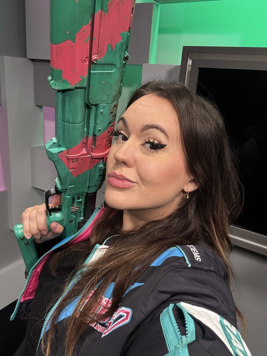 TheeMissGlaze's tweet photo. I got to model Rebecca's shotgun from Edgerunners for IGN 🥹

It's super cool 🔫 https://t.co/Nc1EHNGbRl