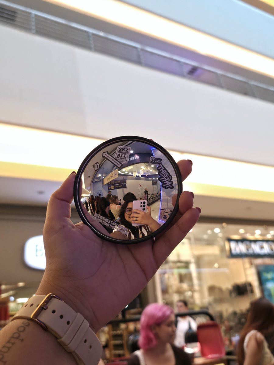 skzpurpse's tweet photo. i love u truck mirror https://t.co/YgFMiQPwts