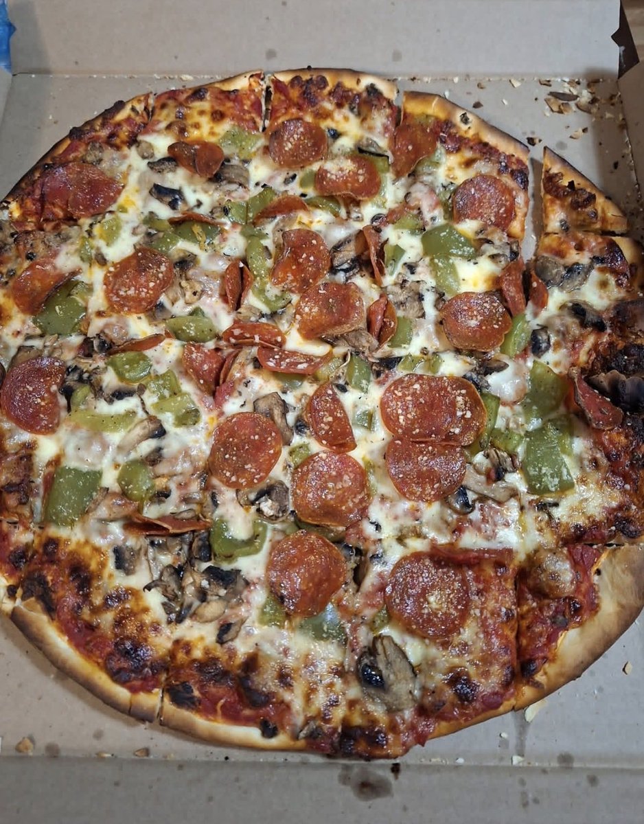 FoodPleaser's tweet photo. What is the best pizza topping?
🍕 🧅 🫑 🍄‍🟫 🫒 🍗 https://t.co/YbZaTvGjWV