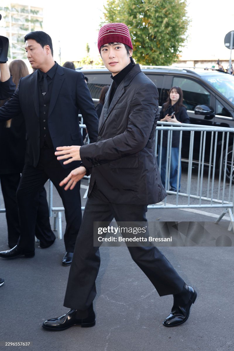 yunotized's tweet photo. gettyimages website

JAEHYUN DEFINES PRADA #PradaSS27 #PradaSS27xJaehyun @Prada 

#재현 #JAEHYUN https://t.co/SQNHvu4FEY