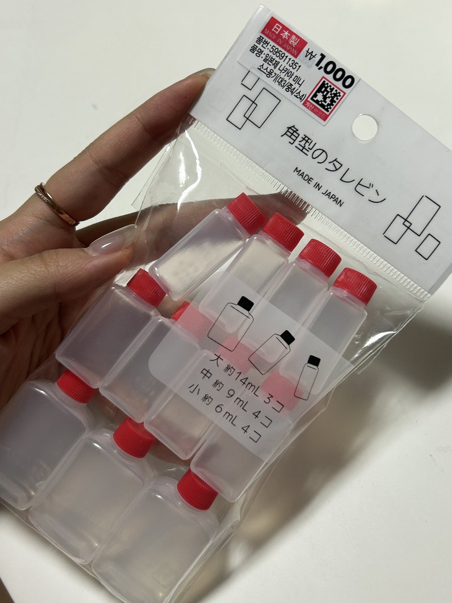 mayihaveurchloe's tweet photo. 파데 소분에는 이게 최고다!!!!

다이소 소스통인데 용량이 작아서 소분하기 편함!!

원래 쓰던 브러쉬 보관통에도 딱 맞아서 넘나 만족쓰✨ https://t.co/167EGRuadc