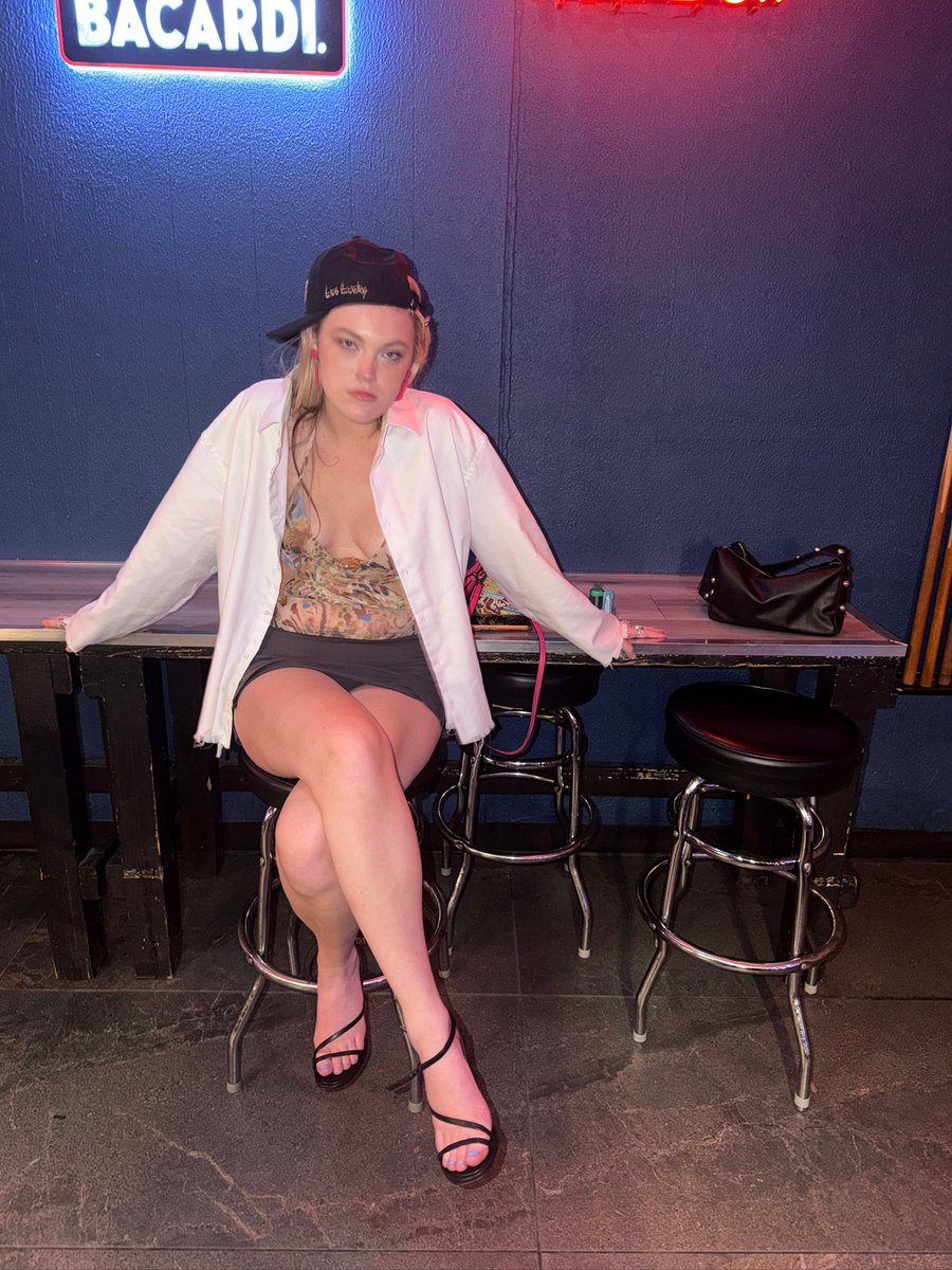 C00LGlRL's tweet photo. wore a sideways hat to the club for some reason and it possessed my body and soul in a crazy way. i felt like pauly d. #getcrazy #getwild #letsparty #getloud #shelookcrazyashell https://t.co/qhAcAgbuj6