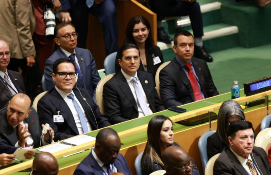 Lagyenews's tweet photo. Daniel Noboa participó en el inicio del debate general de la ONU y llevó a la agenda la lucha contra el crimen organizado transnacional. En Nueva York también se reunió con Kristi Noem para abordar el Escudo de las Américas y la cooperación regional en seguridad.

#Ecuador #ONU #EscudoDeLasAméricas 

Info: Presidencia de la República en X.