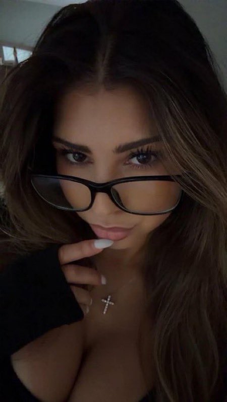 ghostetteOG's tweet photo. some of yall may know me from various places, some will get the privilege of that and some will be left desperate to be noticed hehe🤭

which one will you be cutie🥰
#wankbattle #wankchat https://t.co/92B6otbl4s