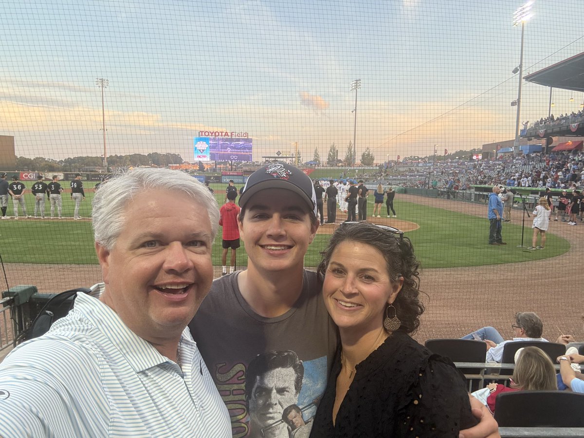 JoelLamp's tweet photo. Beautiful night to win a title!!! Let’s go @trashpandas !!! https://t.co/zEX9UXCwt1