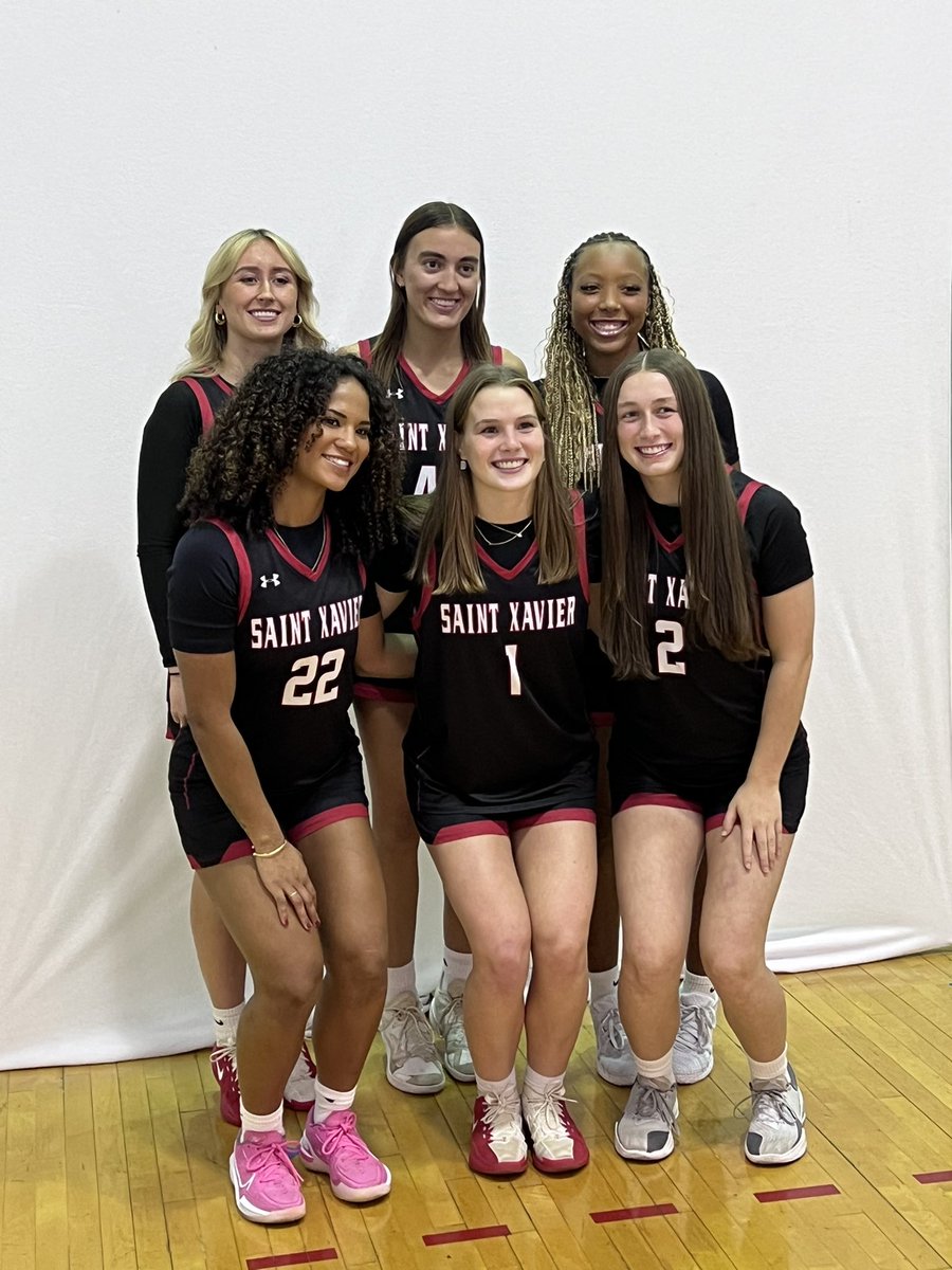 SXUAthletics's tweet photo. .@SxuWbb gets their pictures for #PhotoDay📸! #GoCougs🐾🏀 #WeAreSXU https://t.co/QtGVVFC4eD