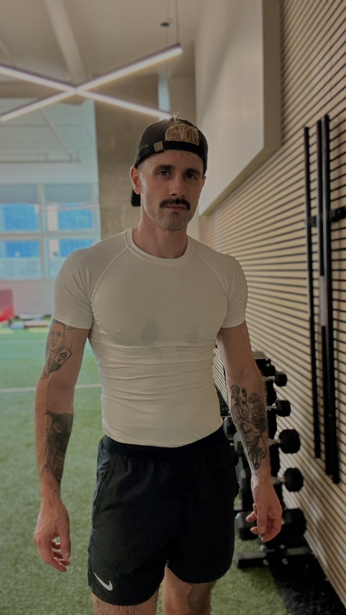 Oscar_AdrianoX's tweet photo. Y’all remember I’m an Online Fitness Coach too?

Helping gays get strong, feel sexy and improve their lives. 

#gaypersonaltrainer #gayfitness https://t.co/SsOfc8wbnH