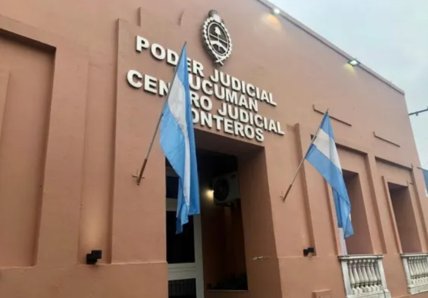 RadioTucuman971's tweet photo. #FALLO | La mujer, con enfermedades crónicas y bajos ingresos previsionales, sufría desde hacía una década una retención por cuota alimentaria para su nieta, que actualmente tiene 20 años.
#LaRadioQueEligenLosTucumanos
En vivo https://t.co/u0vf8rGyyq
https://t.co/KiV62pypox https://t.co/UL9NmIvklG