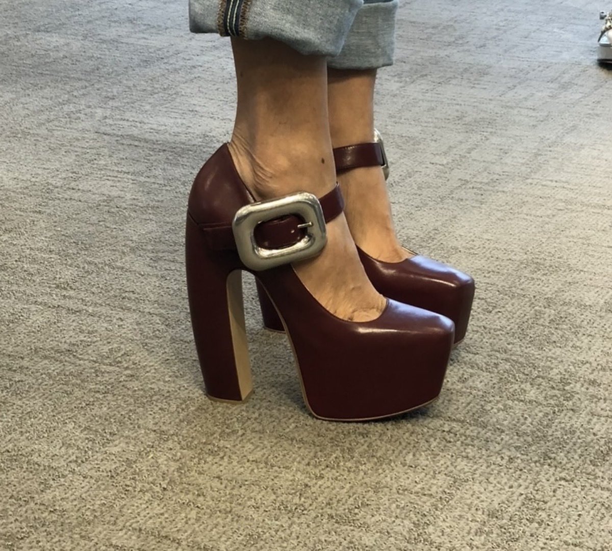 4CruelShoes's tweet photo. The risk is all mine… but the view is your reward. 😏👣🔥 https://t.co/uKIuuUTNeP