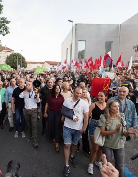 AgoraGaliza's tweet photo. Seguindo com a dilatada trajetória de combater coerentemente o fascismo espanhol, o Comunismo Revolucionário Galego participou  na grande mobilizaçom popular unitária que derrotou nas ruas da capital da Pátria a escória fascista de Vox. https://t.co/brgBp8nOHq