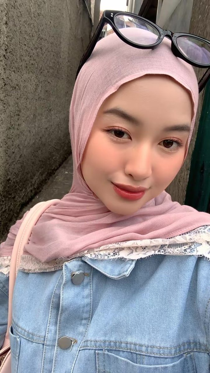 rizkaput's tweet photo. Kecintaan banget sama pashmina viscose printed💗🧕🏻 https://t.co/RbFjHk8NBK